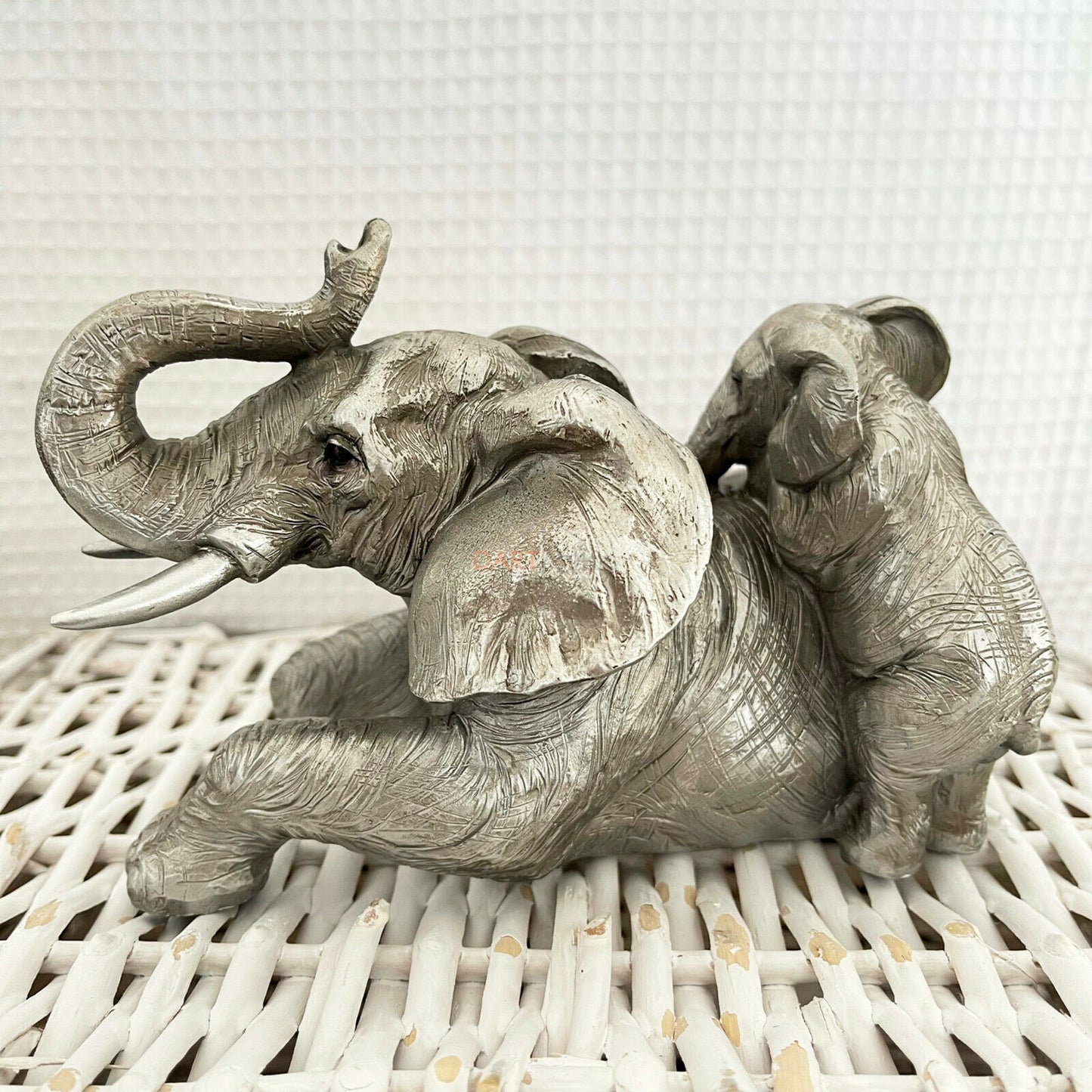 Silberner Elefant und kletterndes Baby-Ornament