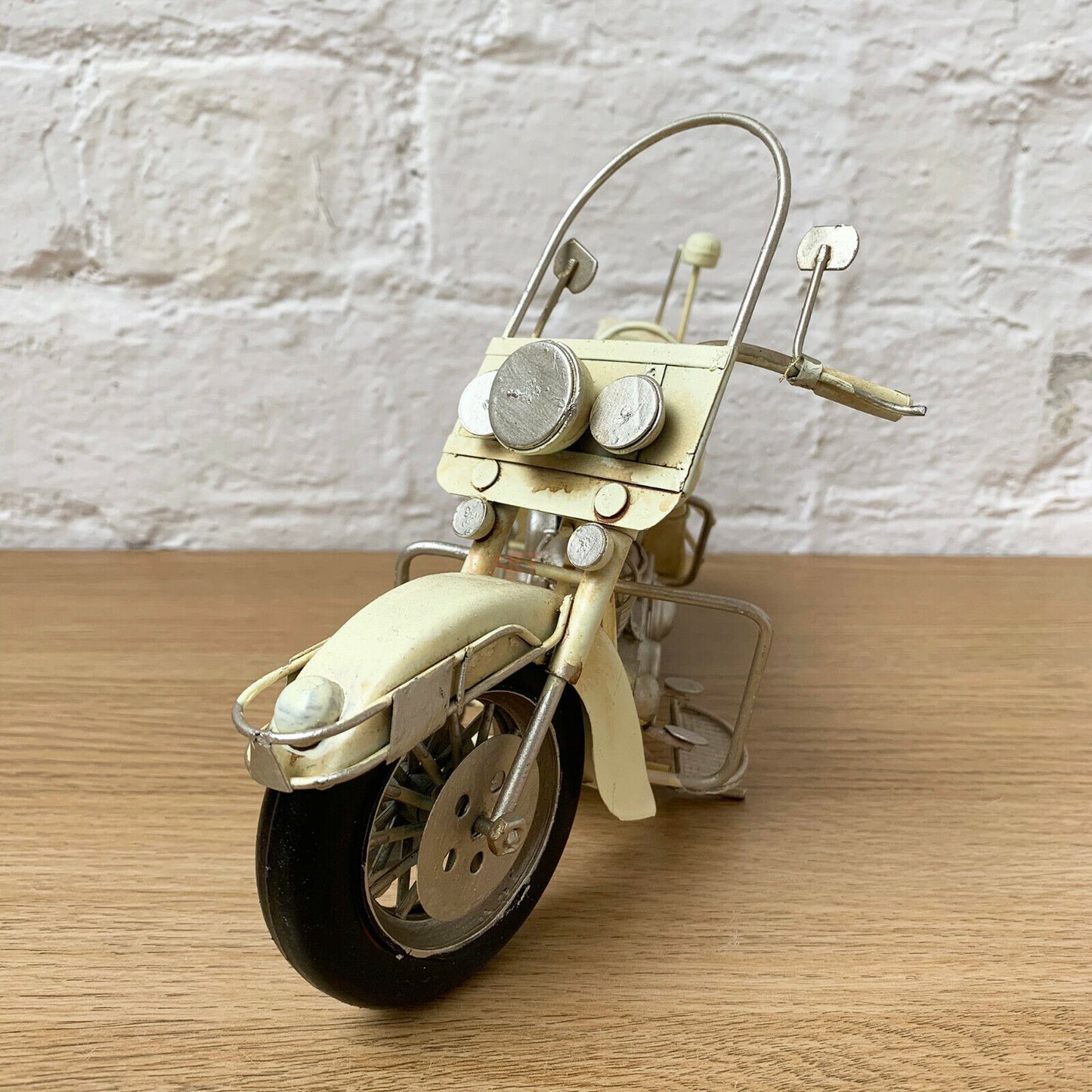 Weißes Chopper-Motorrad-Modell-Ornament