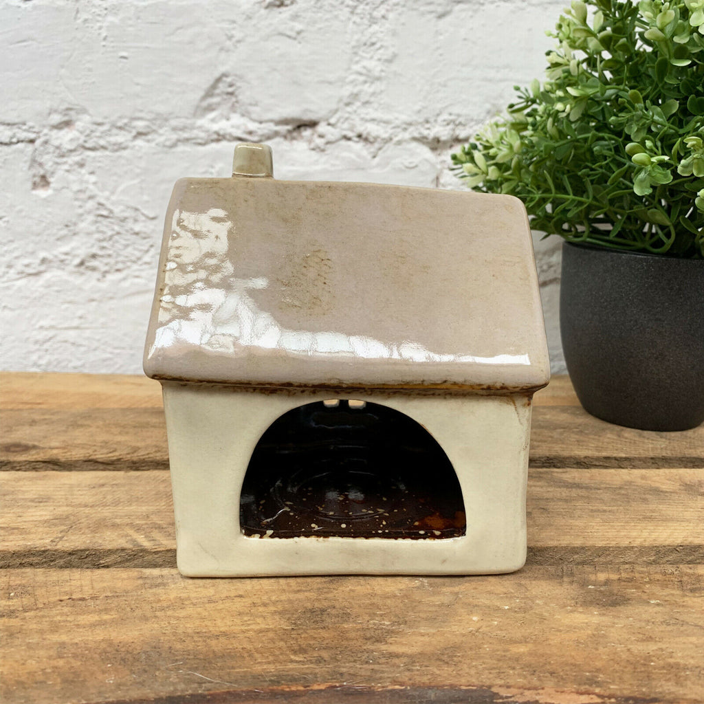 Beigefarbener Teelichthalter aus Keramik