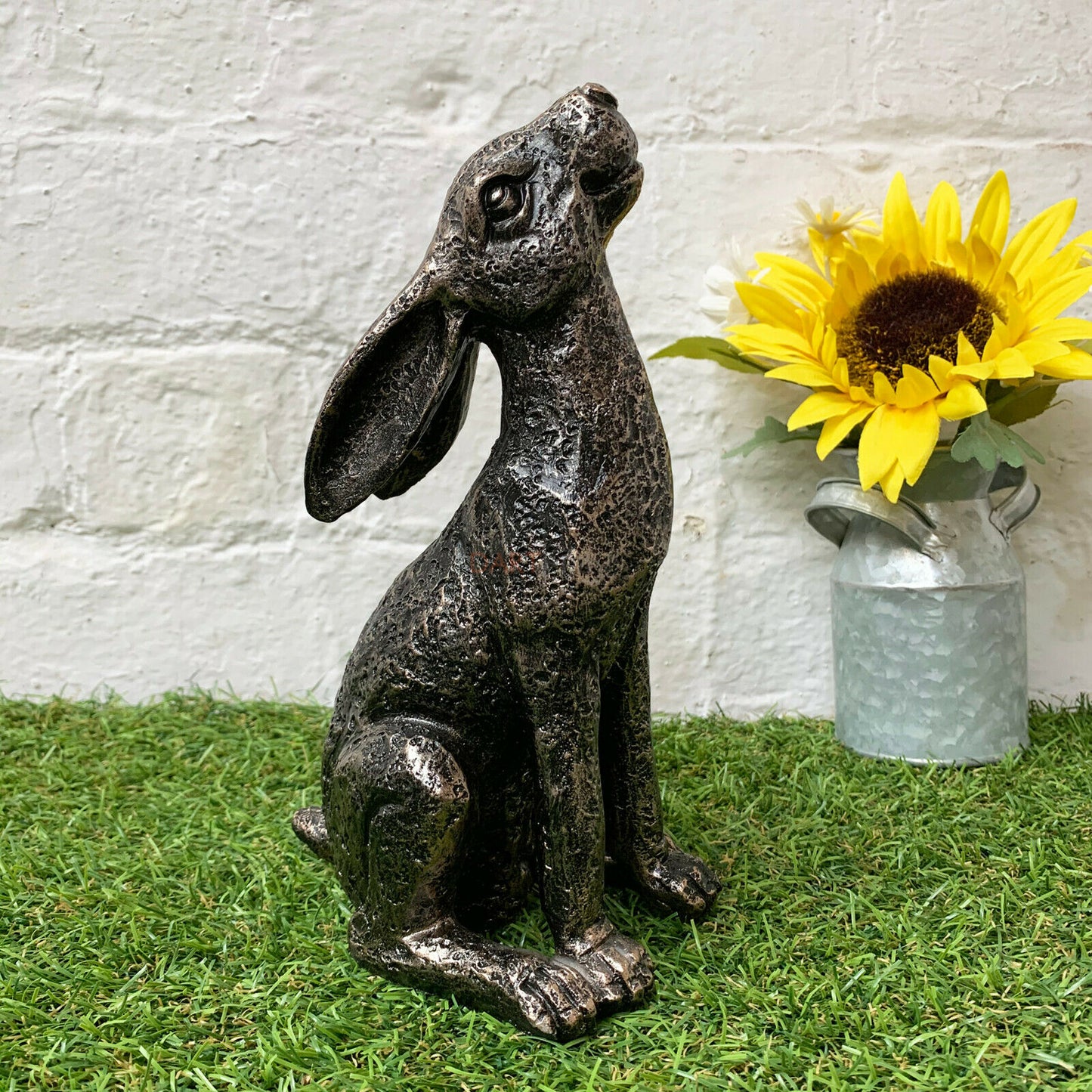 Mittelgroße sitzende Hasen-Gartenstatuen aus Bronzeharz, 23 cm