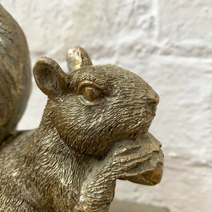 Goldfarbene Eichhörnchen-Buchstütze aus Kunstharz