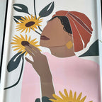 Gerahmter Kunstdruck mit Frau und Sonnenblumen