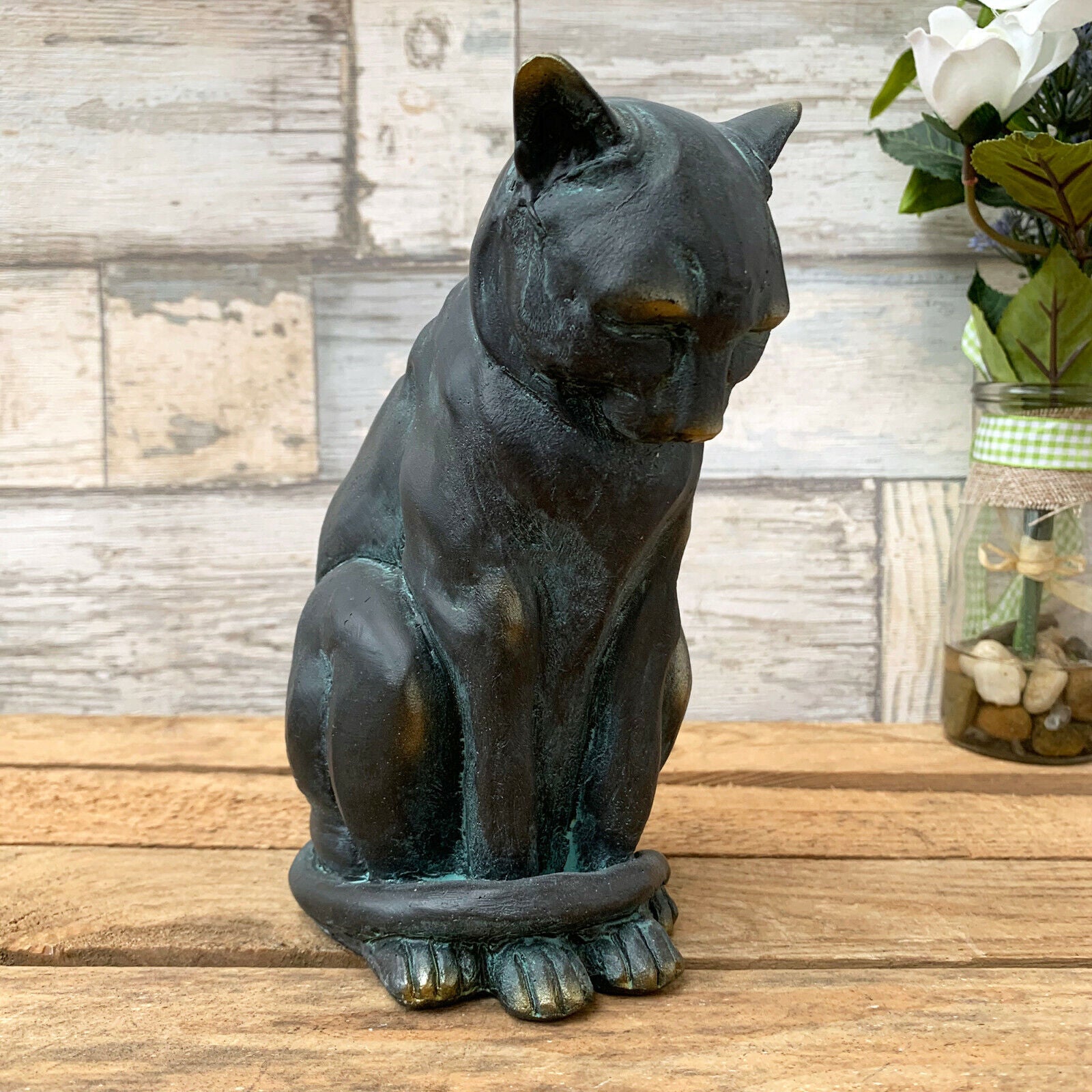 Sitzende Katze aus Bronzeharz