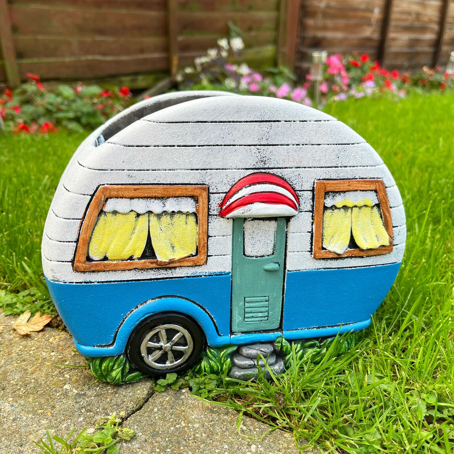 Blauer Caravan-Gartenpflanzer aus Zement, 21 cm