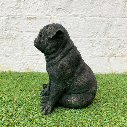 Sitzender Mops-Hund aus bronzefarbenem Kunstharz