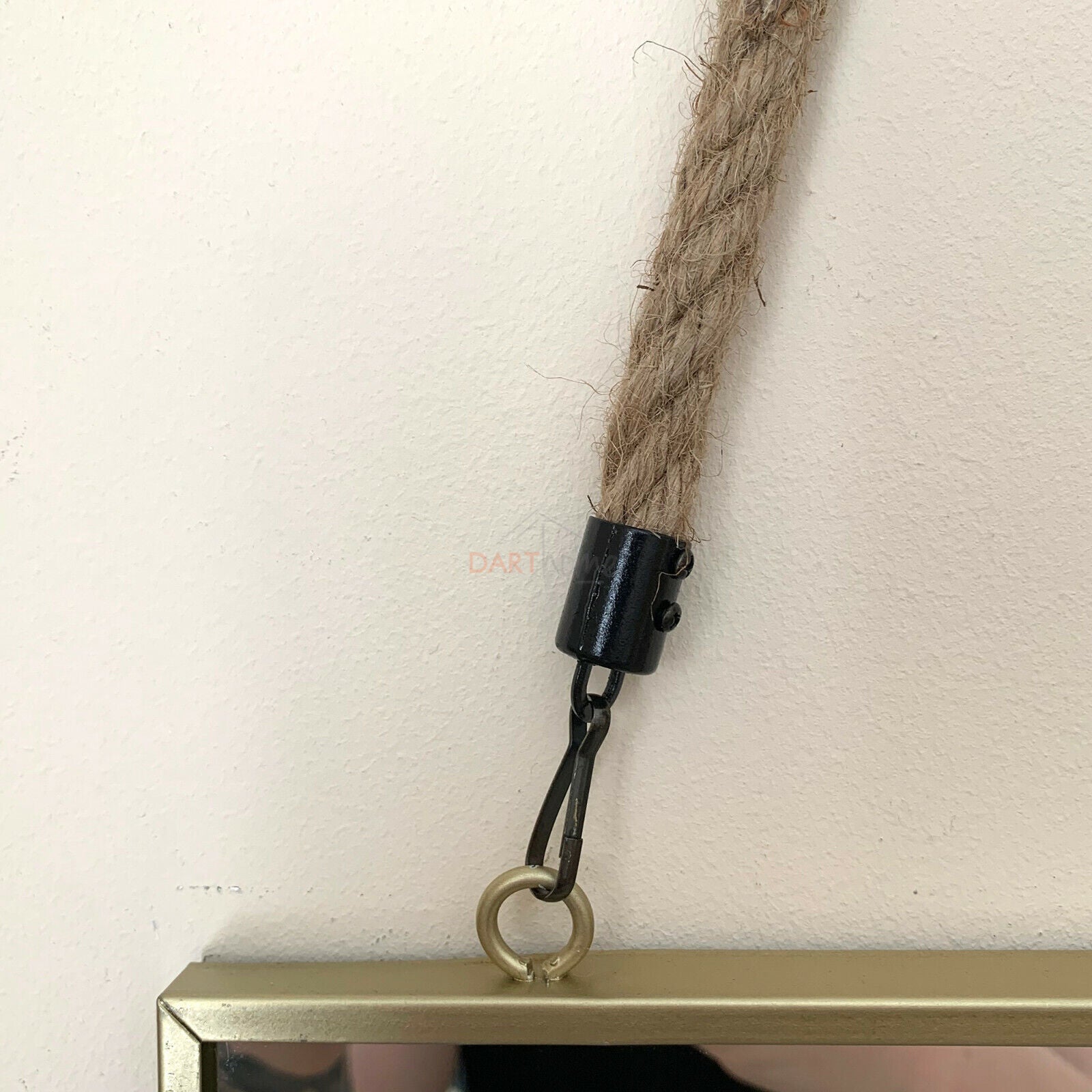 Hängender rechteckiger goldener Spiegel 40 cm