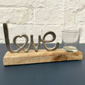 Chrom-Teelichthalter „Love“ auf Holzsockel