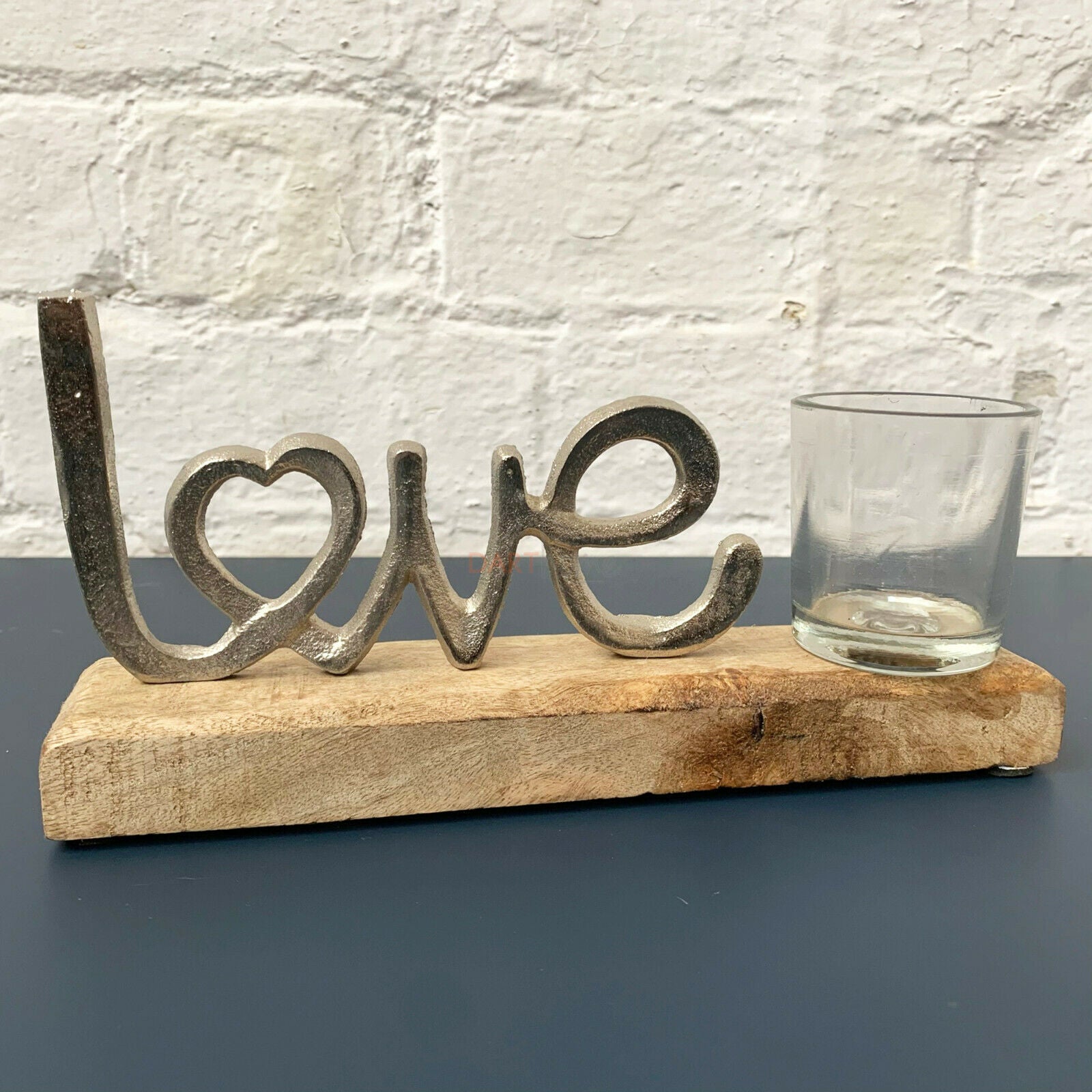 Chrom-Teelichthalter „Love“ auf Holzsockel