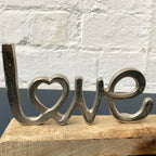 Chrom-Teelichthalter „Love“ auf Holzsockel