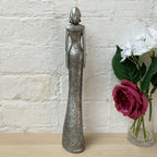 Elegante Damenfigur aus silbernem Kunstharz, 38 cm