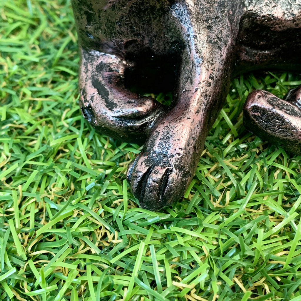 Miniatur-Bronze-Ornament mit liegender Katze