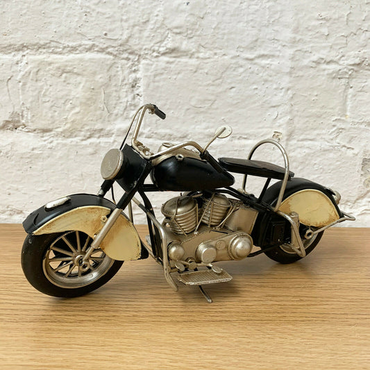 Chopper-Motorrad-Ornament aus schwarzem Metall