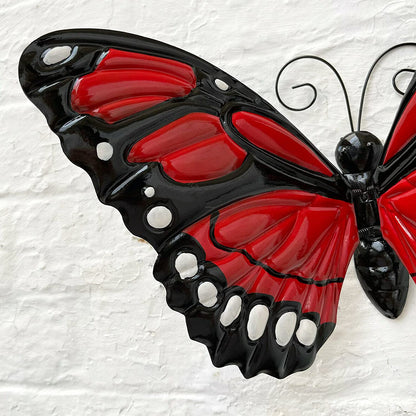 3D-Wandkunst mit Schmetterlingen aus rotem Metall