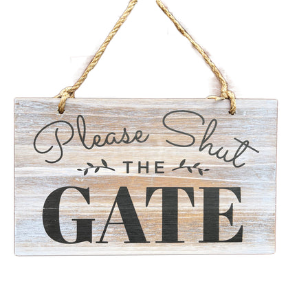 Hängendes Gartenschild „Shut The Gate“.