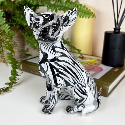 Monochromes Graffiti sitzendes Chihuahua-Ornament