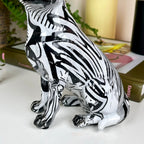 Monochromes Graffiti sitzendes Chihuahua-Ornament