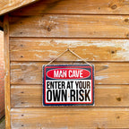 Schild „Eintritt auf eigene Gefahr“ aus Metall