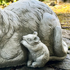 Steinkatzen- und Mausskulptur