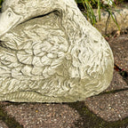 Ruhende Entenskulptur aus Stein