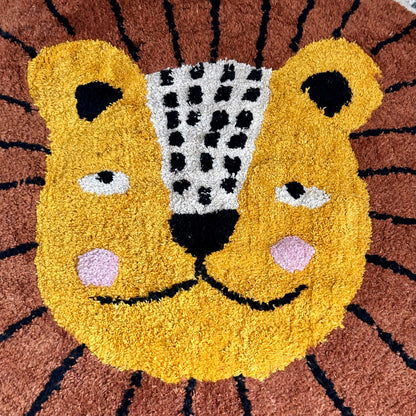 Tufted Cotton Lion Floor Rug With Tassels