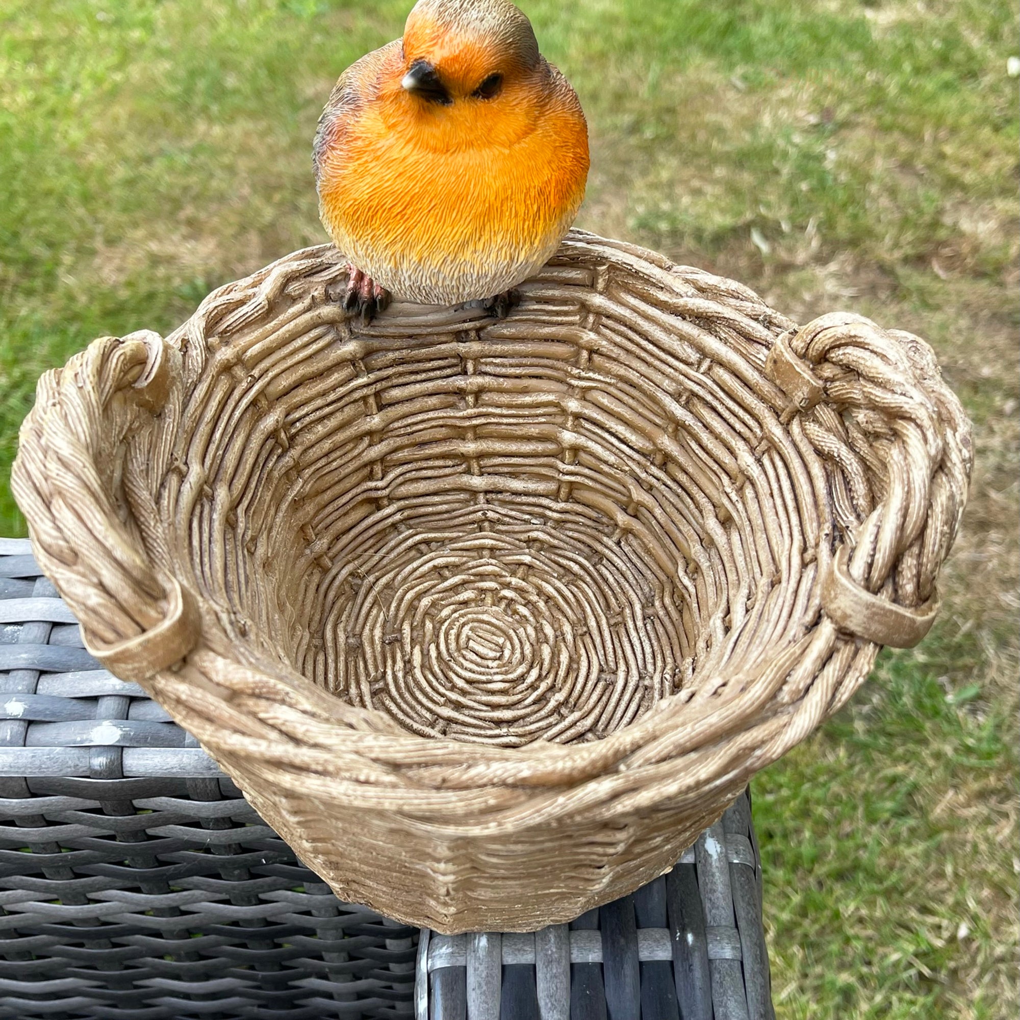 Resin Robin On Basket Bird Bath 18cm