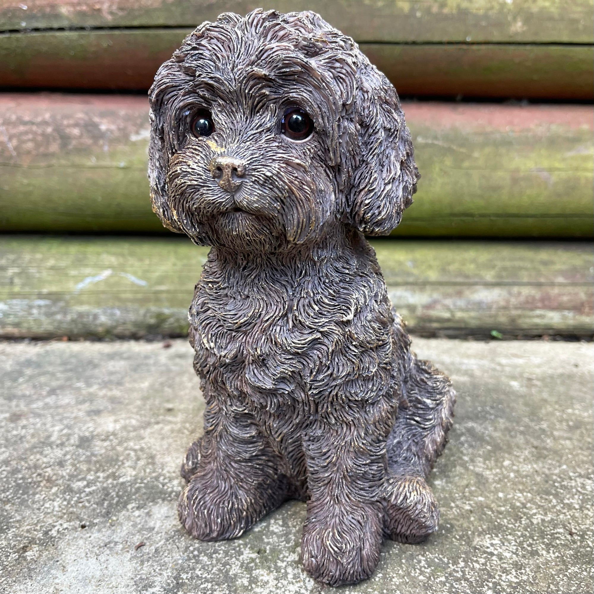 Goldfarbenes Labradoodle-Hundeornament aus Kunstharz