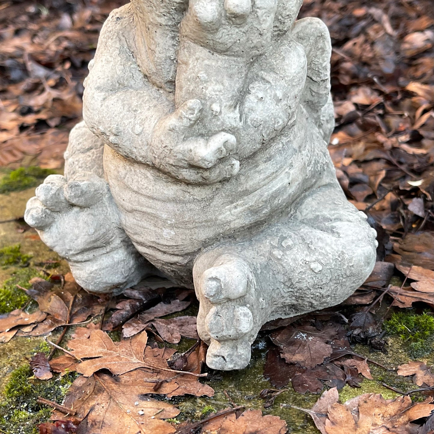 Skulptur „Mürrischer Drache“ aus Stein