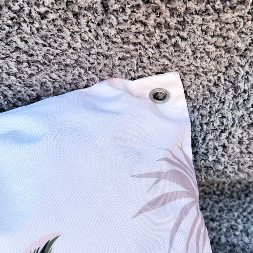 Goldenes tropisches Dschungel-Außenkissen