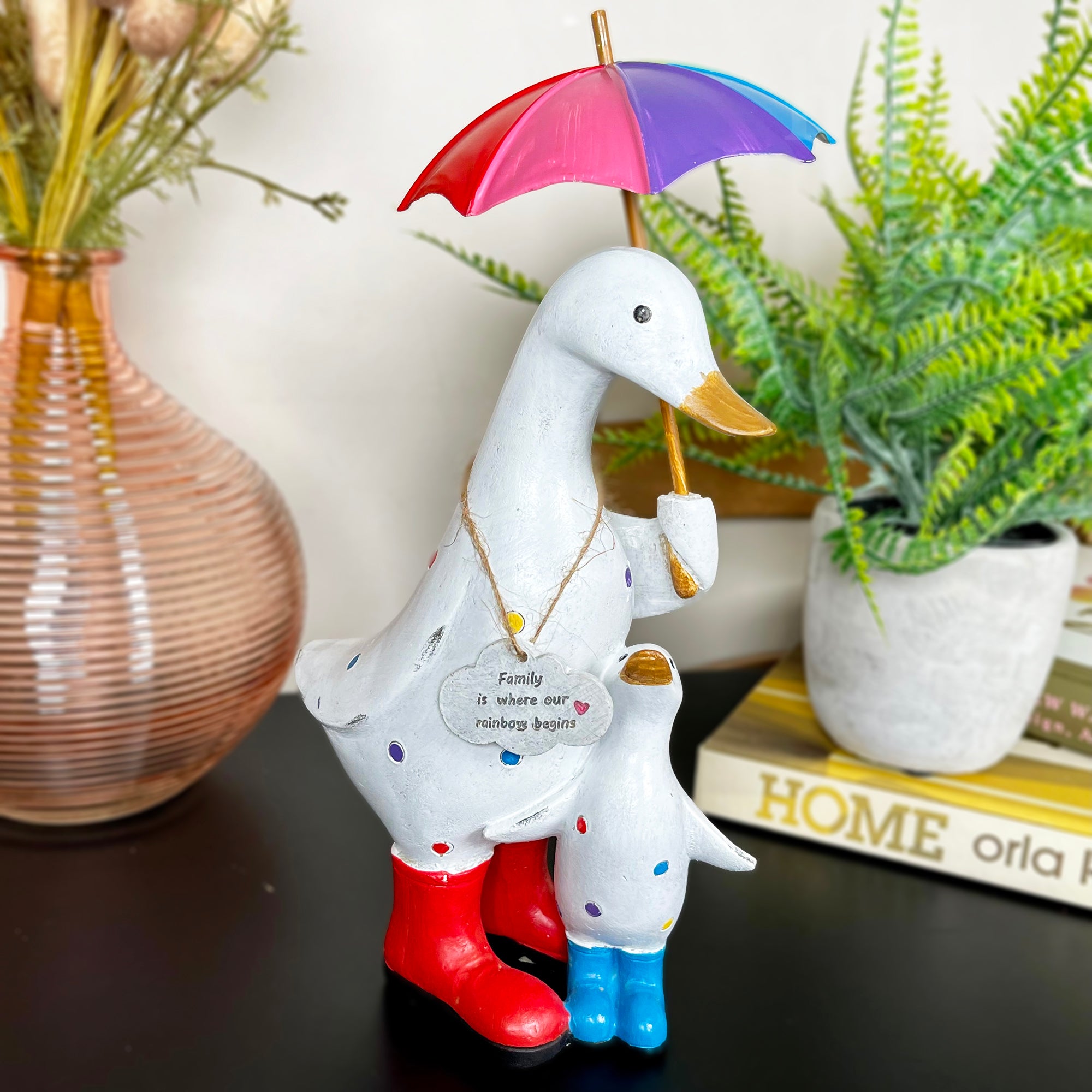 Bunte Enten- und Babyfigur – Familie, wo der Regenbogen beginnt