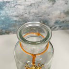 Set aus 3 Glasflaschenvasen mit goldenem Honigbienen-Anhänger