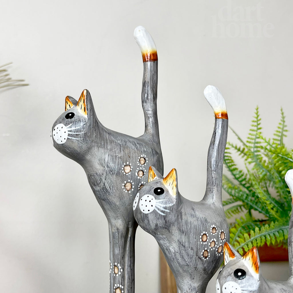 Set mit 3 großen grauen Katzenfiguren aus Holz