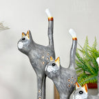 Set mit 3 großen grauen Katzenfiguren aus Holz