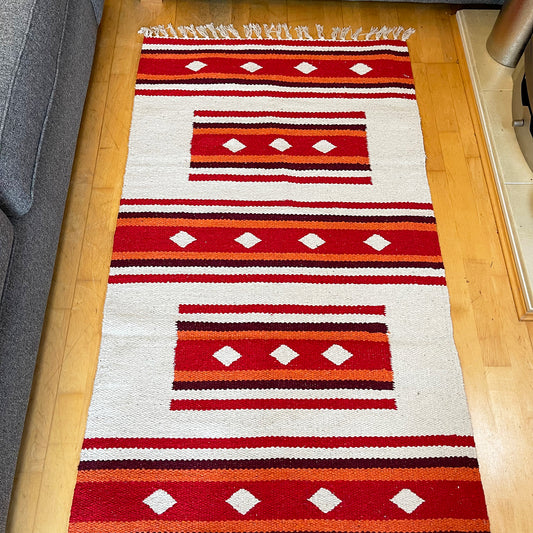 Marokkanischer Teppich aus roter Baumwolle
