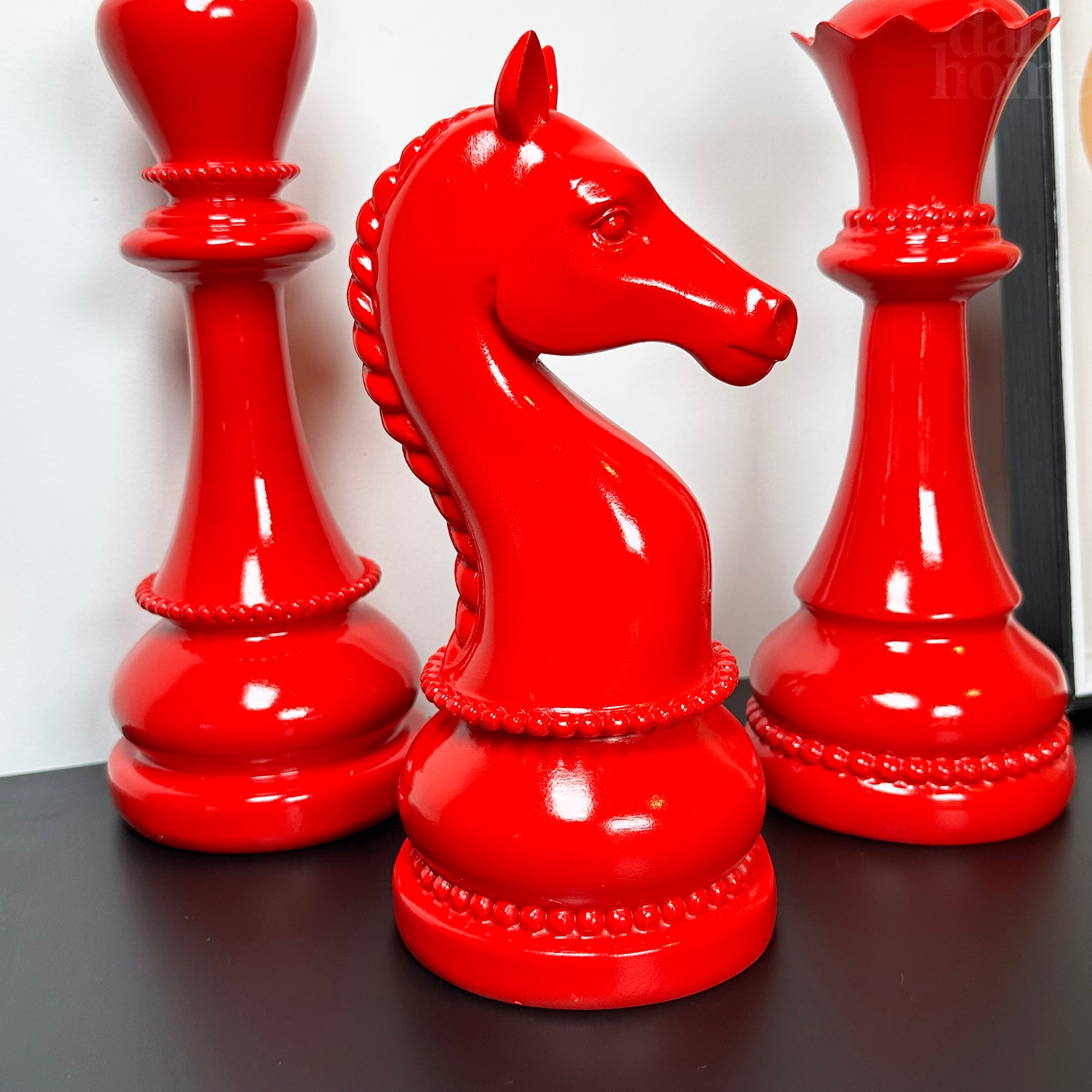 3-teilige rote Riesenschachstatuen