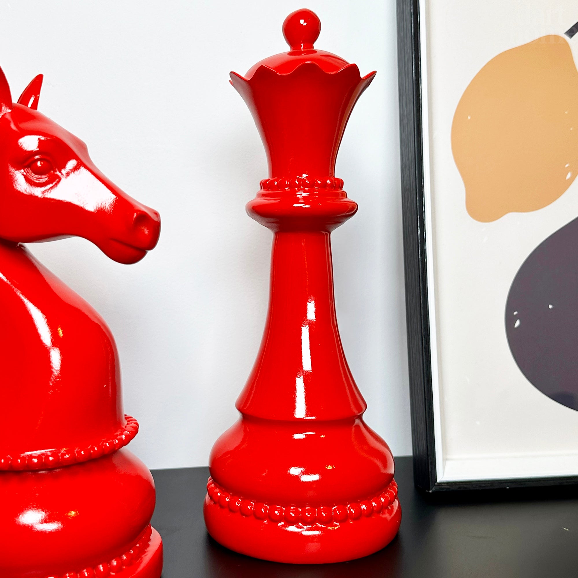 3-teilige rote Riesenschachstatuen