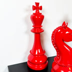3-teilige rote Riesenschachstatuen