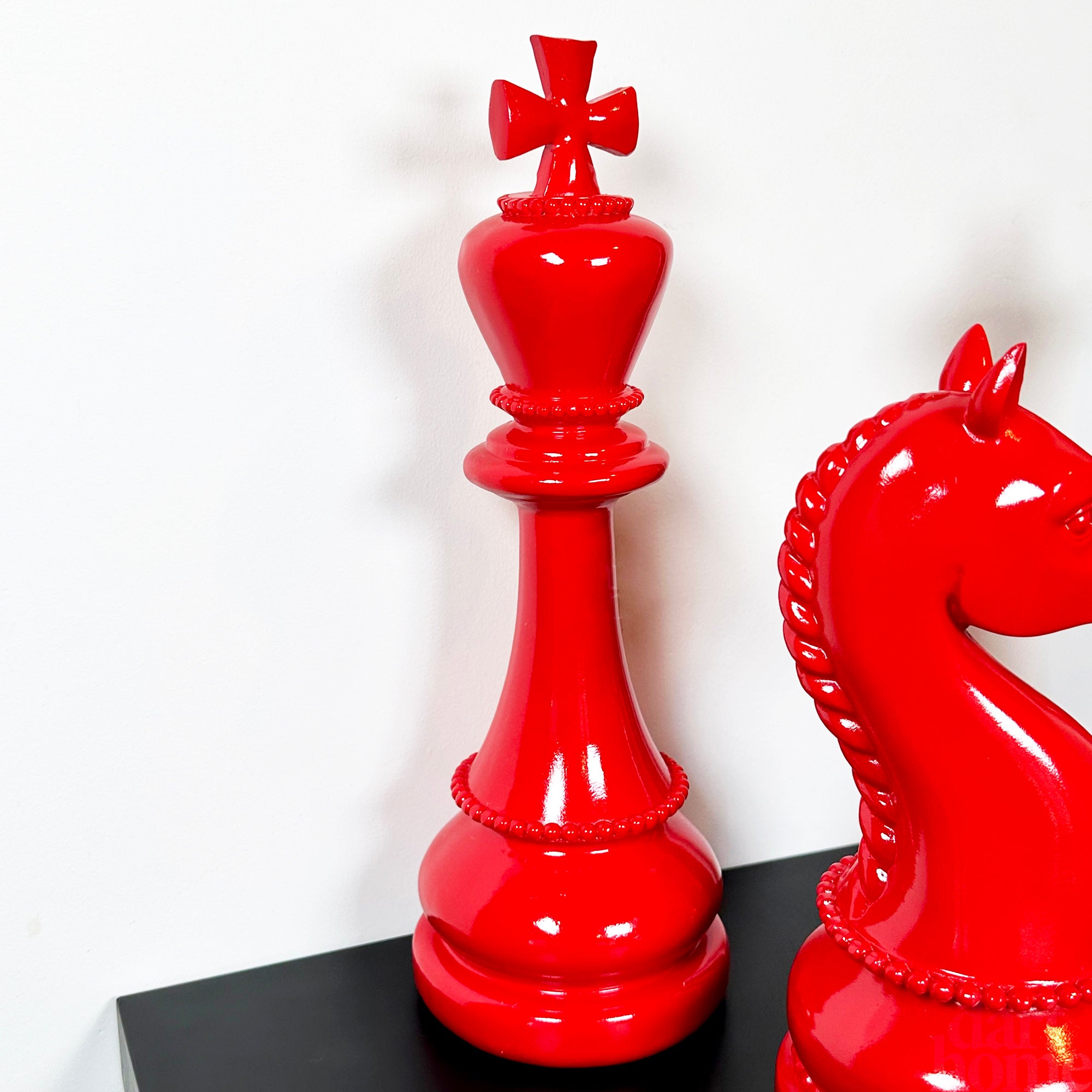 3-teilige rote Riesenschachstatuen