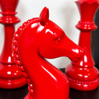 3-teilige rote Riesenschachstatuen
