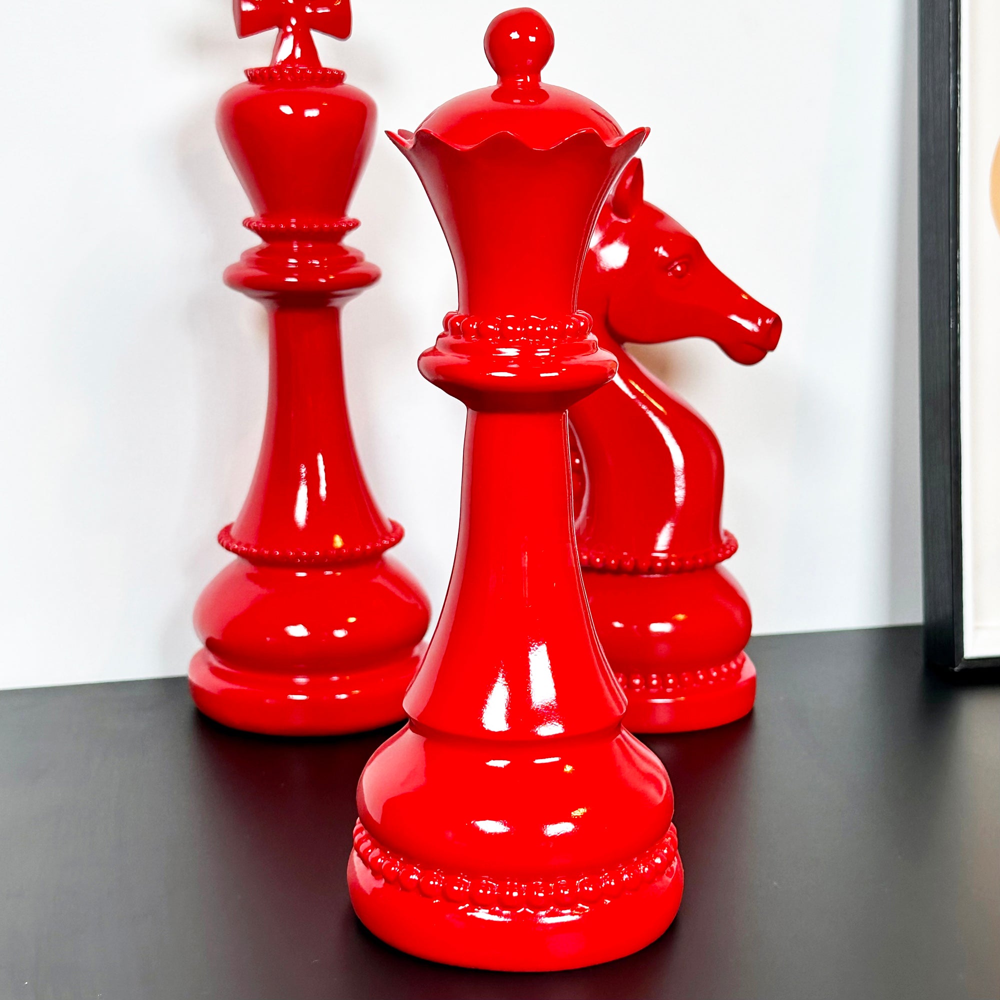 3-teilige rote Riesenschachstatuen