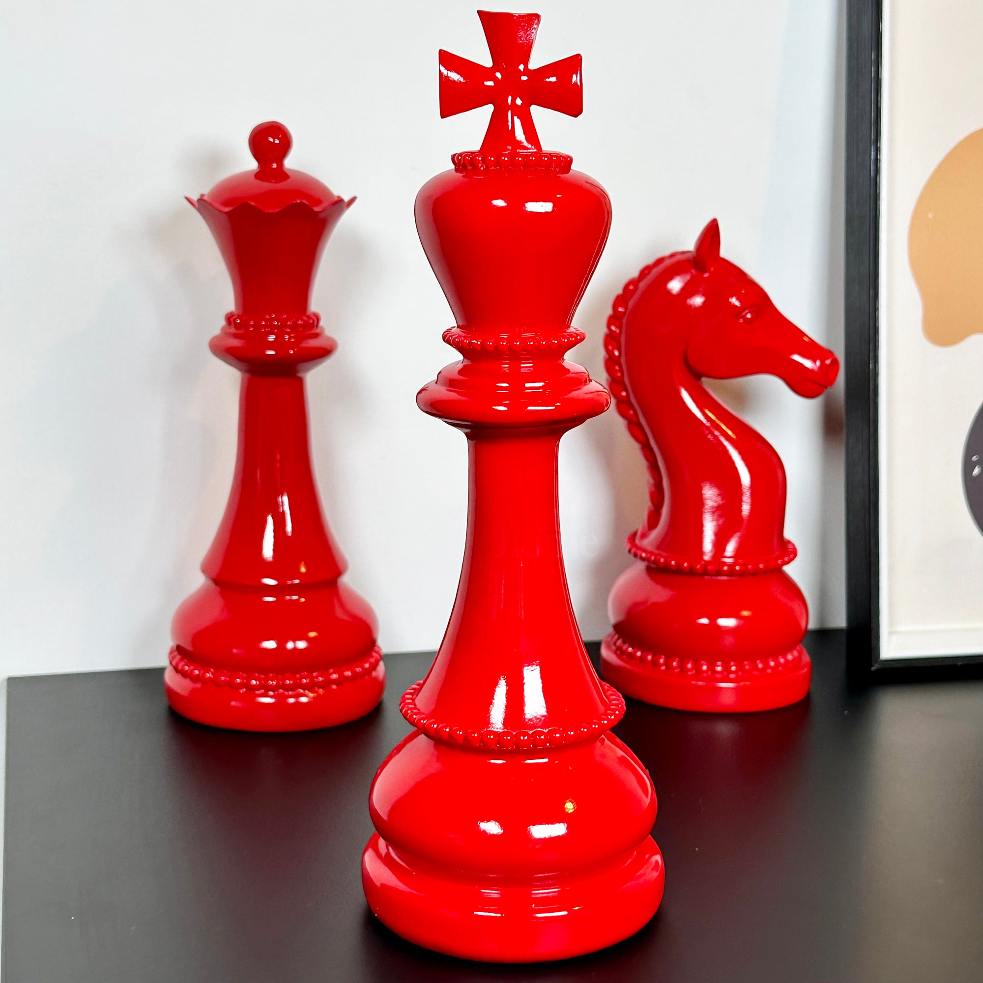 3-teilige rote Riesenschachstatuen