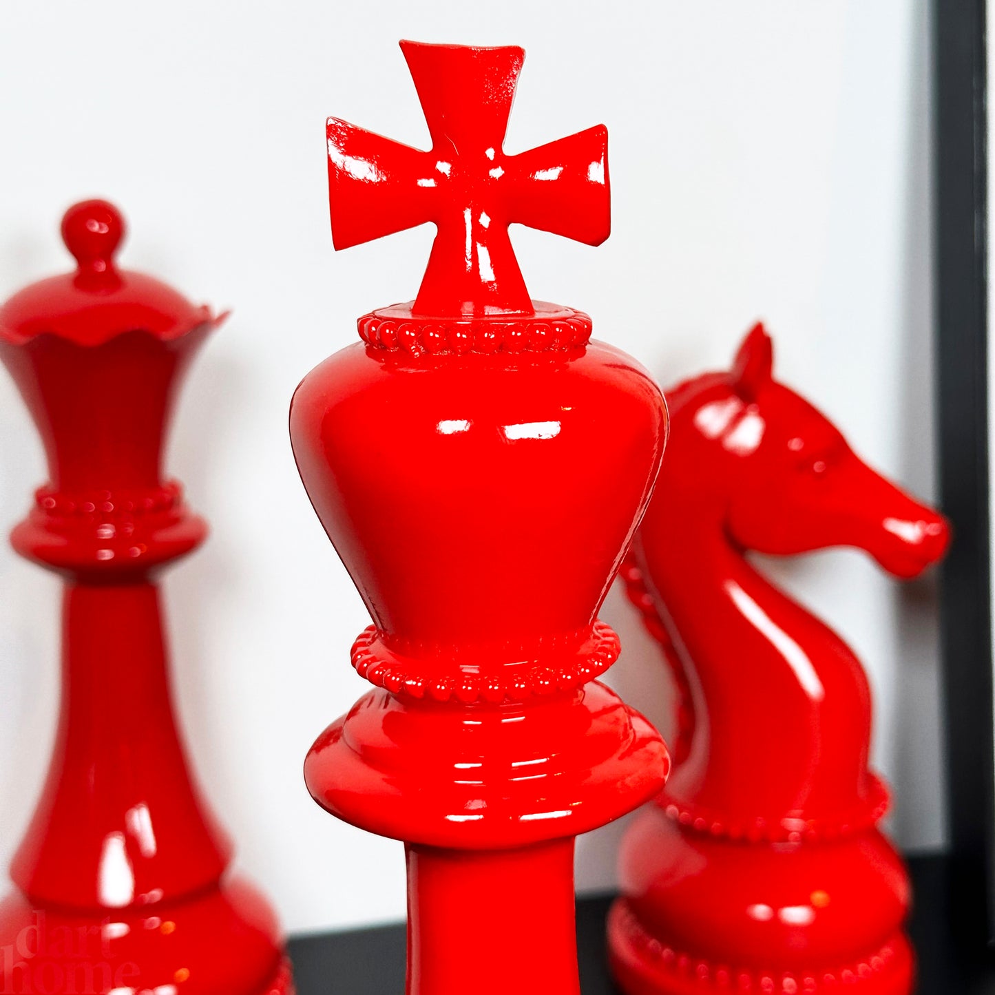 3-teilige rote Riesenschachstatuen