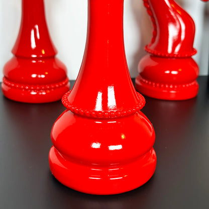 3-teilige rote Riesenschachstatuen