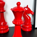 3-teilige rote Riesenschachstatuen