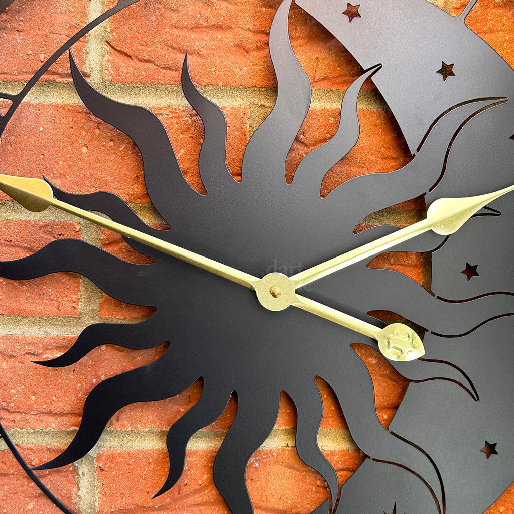 Sonnen- und Mond-Silhouette-Wanduhr für den Außenbereich