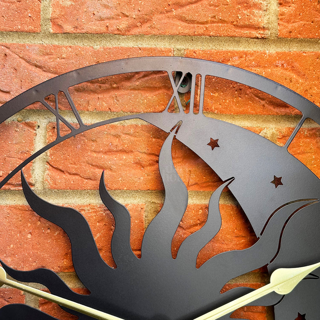Sonnen- und Mond-Silhouette-Wanduhr für den Außenbereich