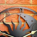 Sonnen- und Mond-Silhouette-Wanduhr für den Außenbereich
