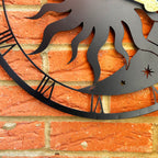 Sonnen- und Mond-Silhouette-Wanduhr für den Außenbereich