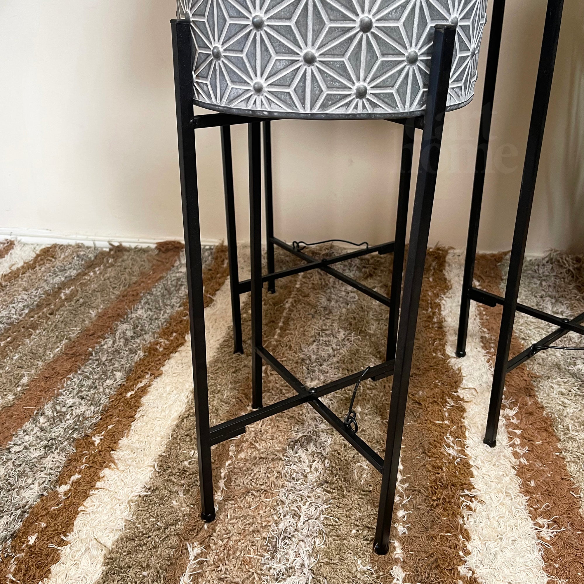 Set mit 3 geprägten Daisy-Chain-Trommelpflanzgefäßen