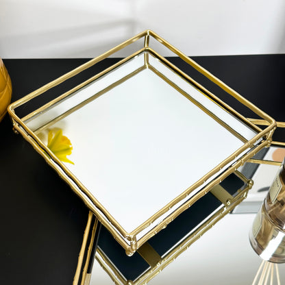 Set mit 2 quadratischen goldfarbenen Spiegeltabletts