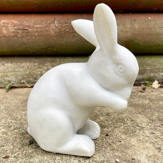 Marble Daisy Rabbit Garden Sculpture